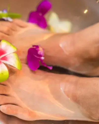 Ion Foot Detox detoxification method - a women soaking her feet in a basin warm water